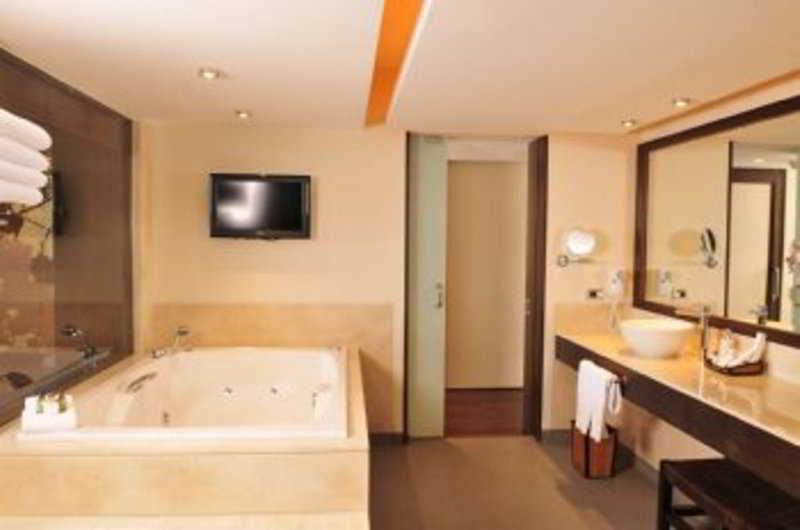 Hotel Dreams De Los Volcanes Puerto Varas Quarto foto